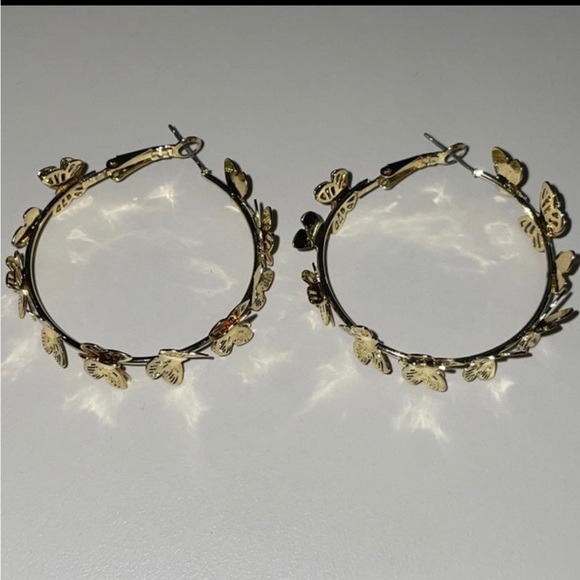 Golden Butterfly Hoop Earrings Betsey Johnson 🛒 - Picture 4 of 4